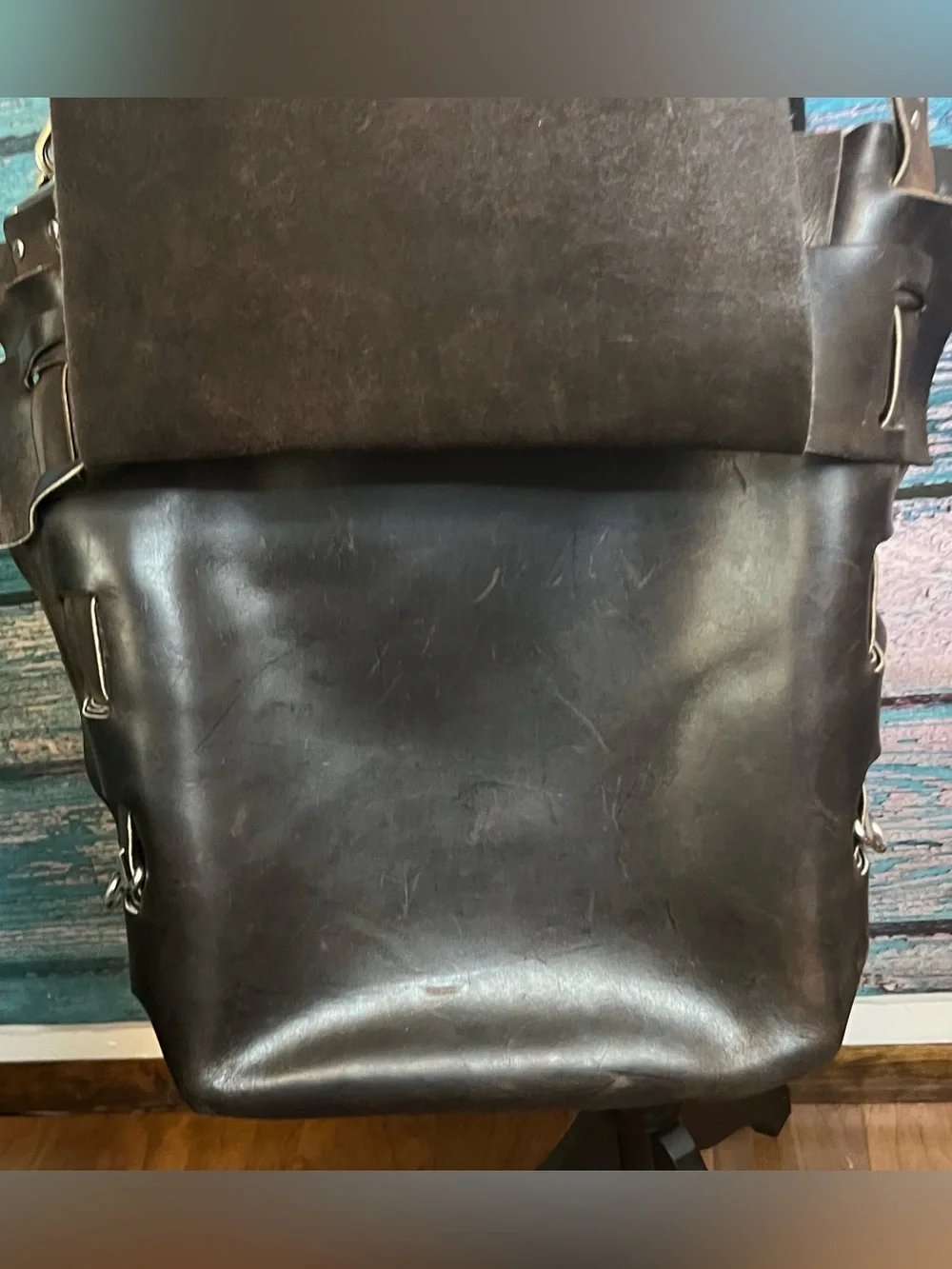 ColsenKeane No. 820 The Classic Handmade Full Grain Leather Messenger Bag